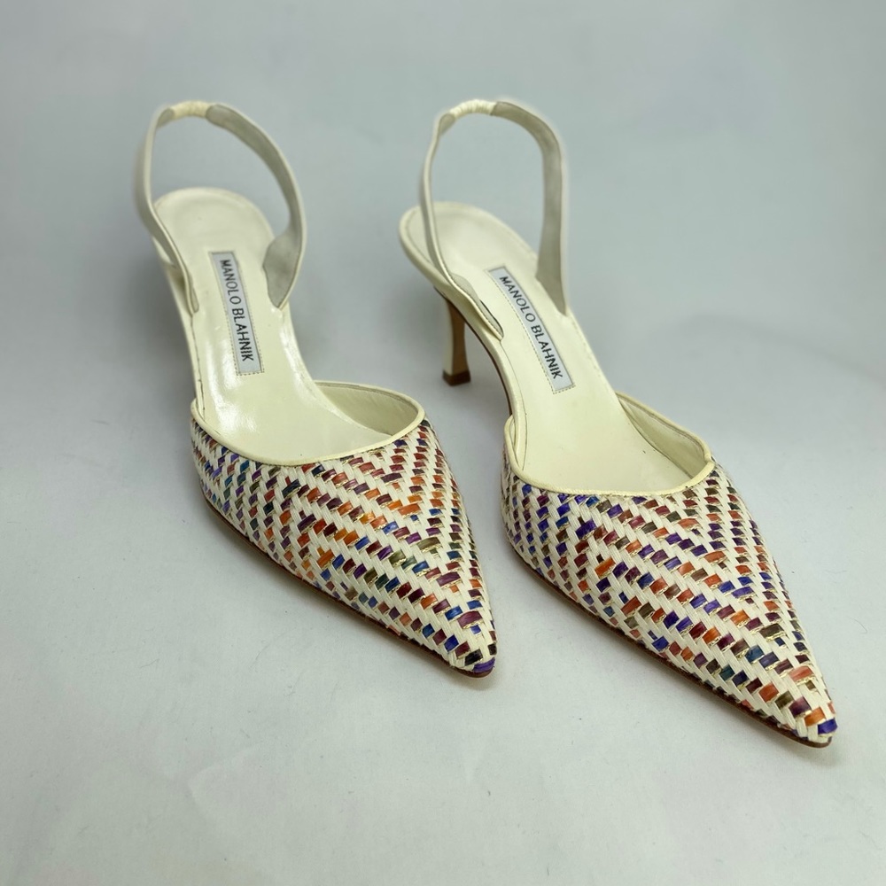 MANOLO BLAHNIK
Carolyne Raffia Slingbacks Rainbow